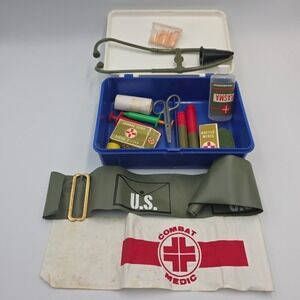 Vtg Johnson & Johnson Kids Combat Medic Plastic First Aid Kit w contents RARE